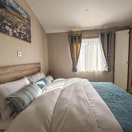 Stunning 6 Berth Lodge With Full Sea Views In Suffolk Ref 68007Cr Lowestoft Dış mekan fotoğraf