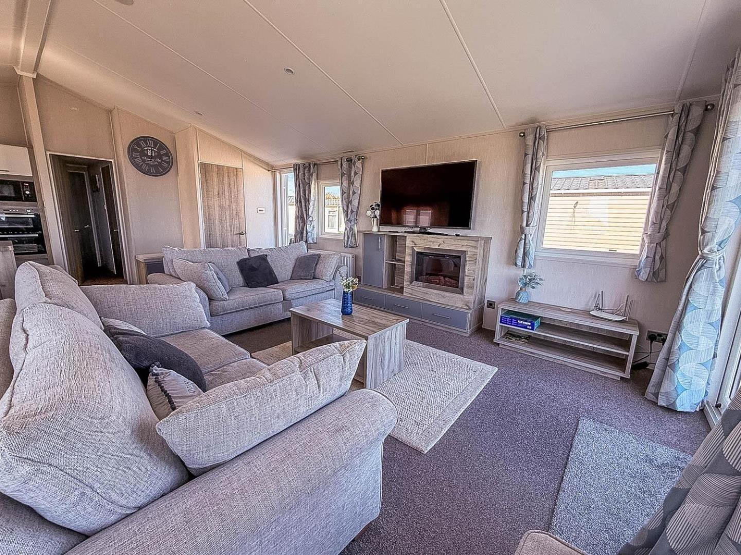 Stunning 6 Berth Lodge With Full Sea Views In Suffolk Ref 68007Cr Lowestoft Dış mekan fotoğraf